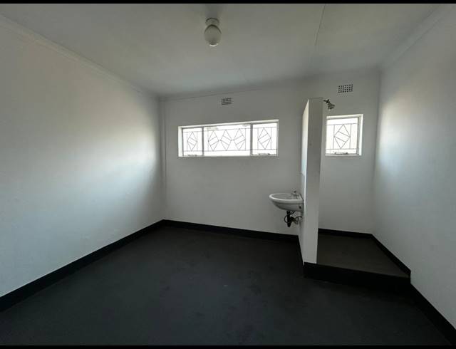 127M² WAREHOUSE TO LET IN WYNBERG